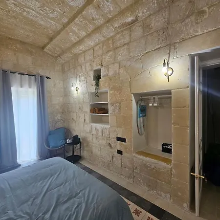Apartment In A Charming Maltese Town House