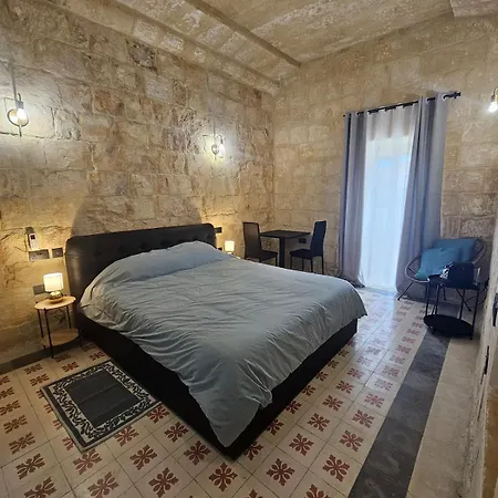 Apartment In A Charming Maltese Town House